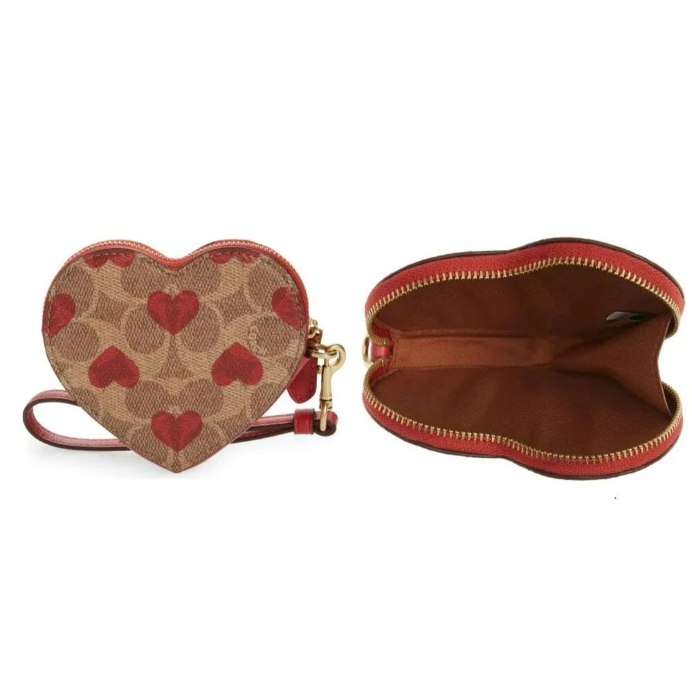 Coach Heart Coin Case In Sig C Canvas WRISTLET NWT - Picture 2 of 3